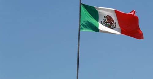Bandera de México ondeará en el Zócalo para marcha del 19 de mayo: AMLO