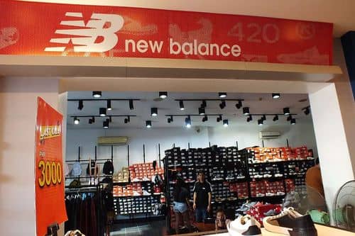 New Balance 327 vs Adidas Samba: las zapatillas que arrasan en las calles